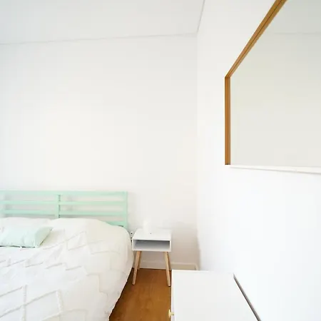 Apartment Upstairs In Mint House - Nearby, Balcony And Electric Standing Desk For Remote Work
