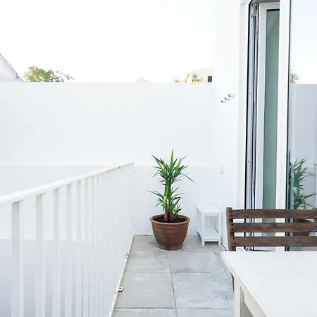 Upstairs In Mint House - Nearby, Balcony And Electric Standing Desk For Remote Work