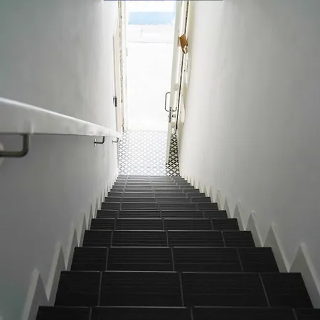 Apartment Upstairs In Mint House - Nearby, Balcony And Electric Standing Desk For Remote Work Setubal