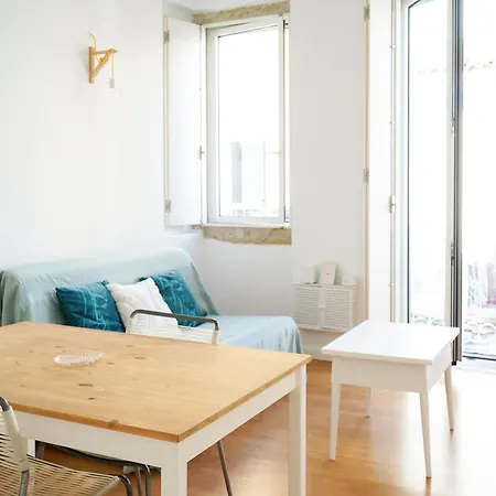Upstairs In Mint House - Nearby, Balcony And Electric Standing Desk For Remote Work Apartment Setubal