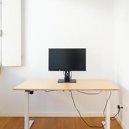 Upstairs In Mint House - Nearby, Balcony And Electric Standing Desk For Remote Work Setubal