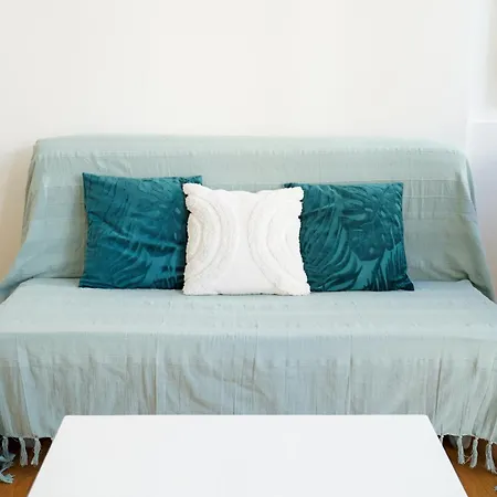 Upstairs In Mint House - Nearby, Balcony And Electric Standing Desk For Remote Work Apartment *