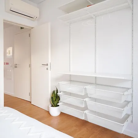 Apartment Upstairs In Mint House - Nearby, Balcony And Electric Standing Desk For Remote Work *