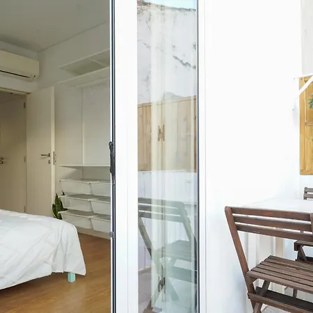 Upstairs In Mint House - Nearby, Balcony And Electric Standing Desk For Remote Work Apartment *