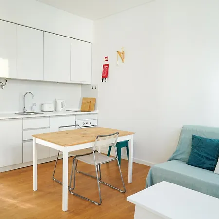 Upstairs In Mint House - Nearby, Balcony And Electric Standing Desk For Remote Work * Setubal