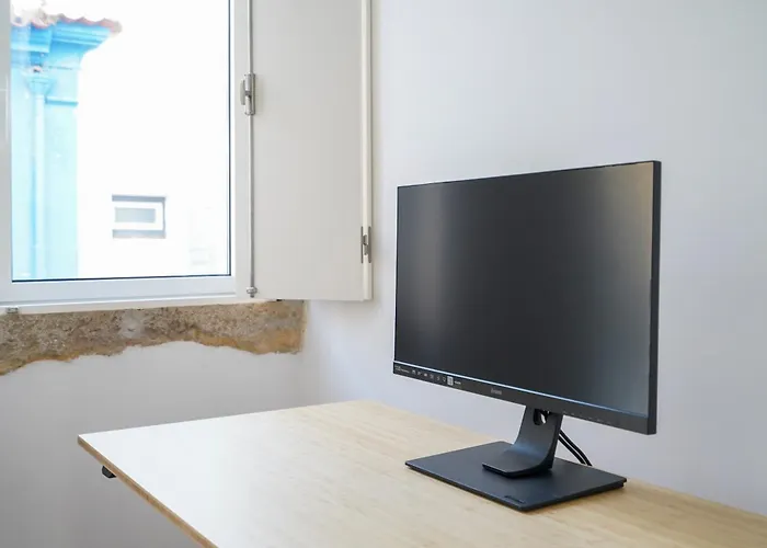Appartement Upstairs In Mint House - Nearby, Balcony And Electric Standing Desk For Remote Work *