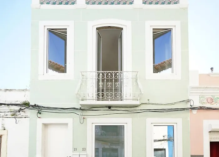 Upstairs In Mint House - Nearby, Balcony And Electric Standing Desk For Remote Work Setúbal